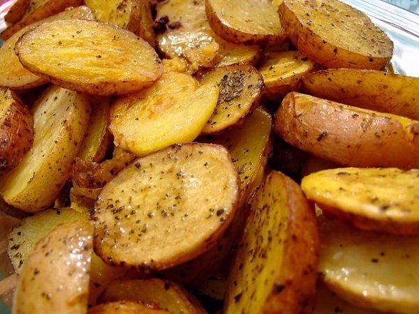 10 самы вкусных рецептов блюд из картофеля. 1) КАРТОФЕЛЬ ПО ФРАНЦУЗСКИИнгредиенты: Картофель - ... - 4