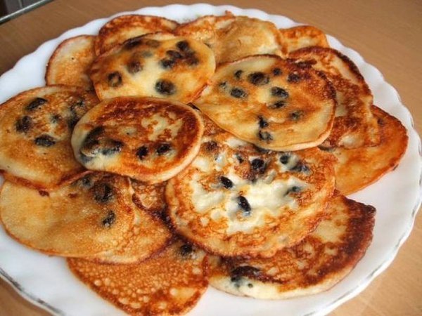 Оладьи на любой вкус.1. Классический рецептИнгредиенты:- Яйца куриные — 1 шт.- Кефир — 1/2 л- Сахар ...