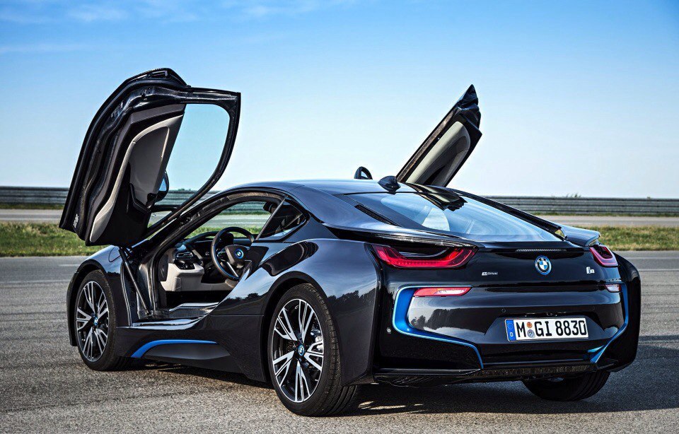   BMW (BMW i8)