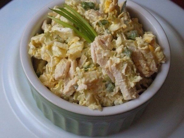 Салат с курицей и пекинской капустой. *На 100 гр .- 84,53 ккал.* Ингредиенты 300 грамм куриного филе ...