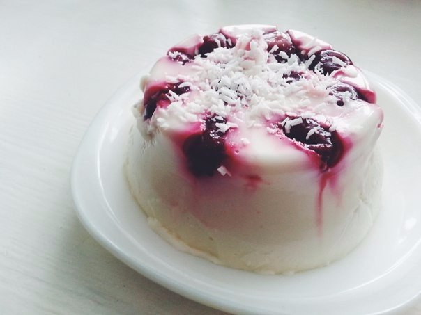 ДИЕТИЧЕСКАЯ ПАННА-КОТТА.На 100 г. 66,1 ккалИнгредиенты:Желатин — 1 ст.л. Молоко 0,5% — 100 мл Творог ...