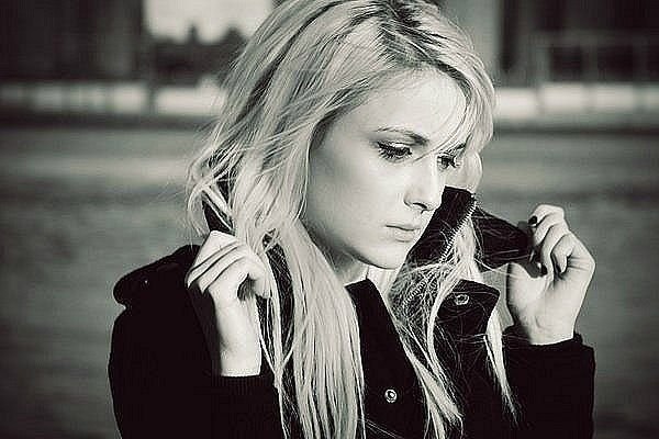 Нас любят те, к кому мы равнодушны.. Они добры, застенчивы, послушны.. Они всегда на многое готовы.. ...