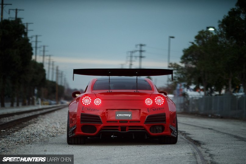 NISSAN GT-R R35 - 8