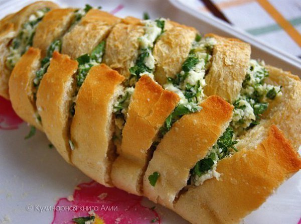 Простая закуска- хрустящий батон с сыром и чесноком.Ингредиенты:Вчерашний батон (в оригинале рецепта ... - 9