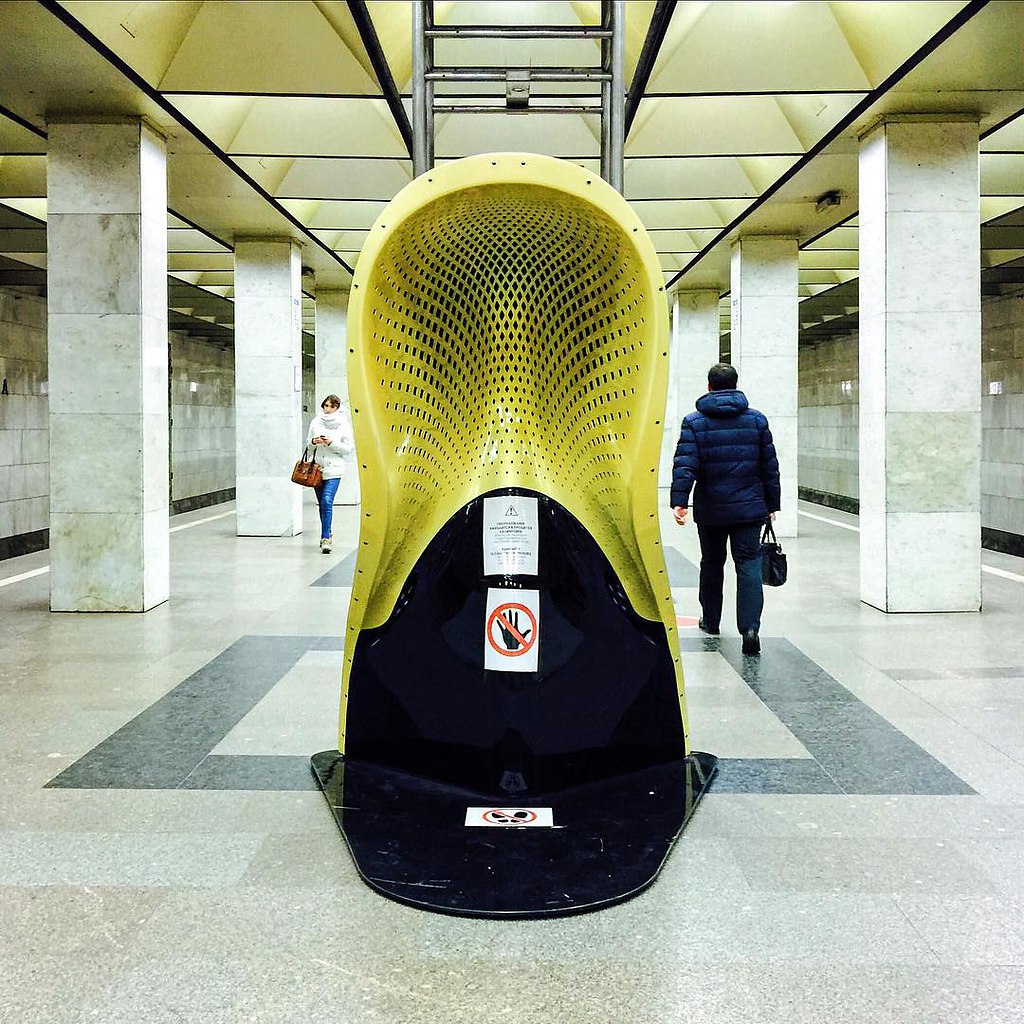 В московском метро начаты испытания футуристической системы шумоподавления.На станции «Ботанический ...