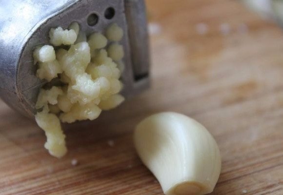 МЯСО ПО-ФРАНЦУЗСКИ С ГОРЧИЧНЫМ СОУСОМ.ИНГРЕДИЕНТЫ: Мякоть свинины — 500 г Лук — 2 головки Помидоры — ... - 8