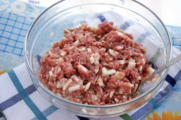 Чебуреки на кефире.Ингредиенты:- 1 ст. кефира- 1 яйцо- соль по вкусу- муки сколько ... - 5