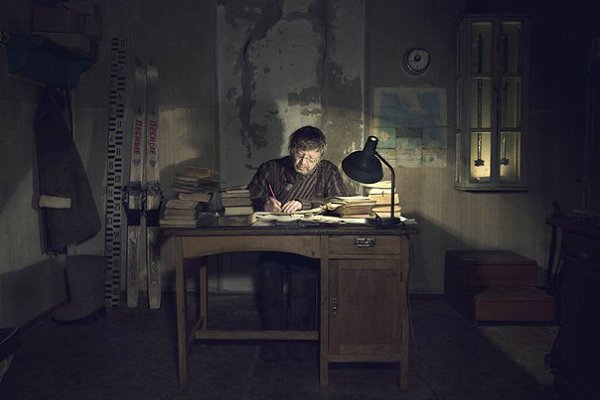 Вячеслав Коротков уже тридцать лет ведёт отшельнический образ жизни. Он метеоролог. Живет в ... - 2