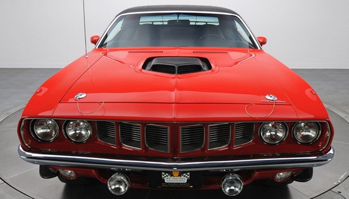 Plymouth Hemi Cuda.