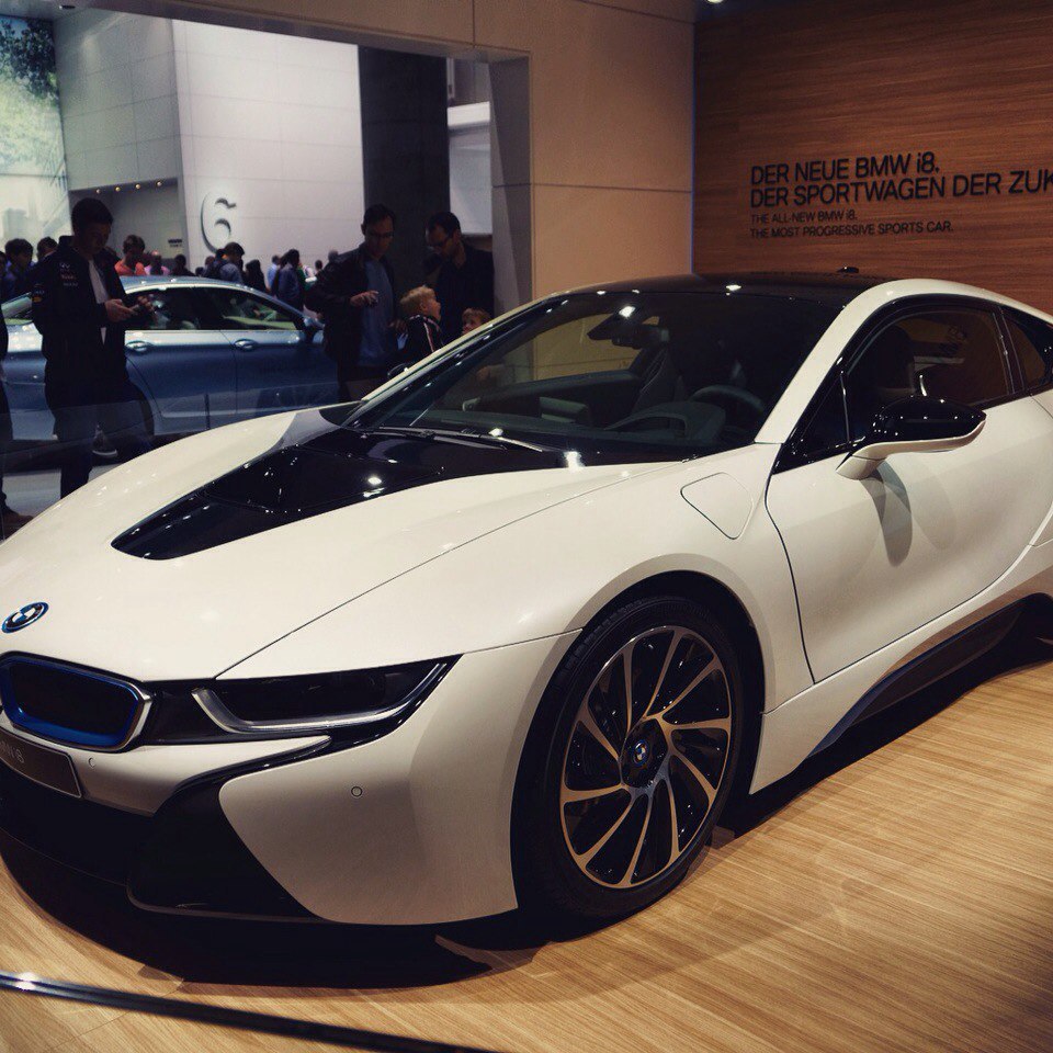   BMW (BMW i8) - 2