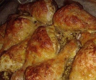 Куриные ножки со сметаной и сыром. Потребуется: 10 голеней, 100 грамм сыра, 100 грамм сметаны, 5 ...