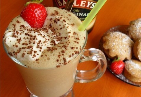 Готовим Baileys дома.Ингредиенты:180 гр водки400 гр сгущенки2 упаковки "Чудо шоколадное ...