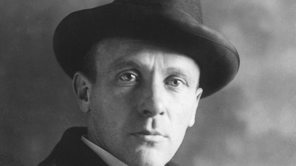 Целых лет двадцать человек занимается каким-нибудь делом, например читает римское право, а на ...