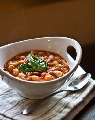 Куриный суп с фасолью.курица - 1400 г.капуста - небольшой кочанлук репчатый - 1-2 шт.турнепс ...
