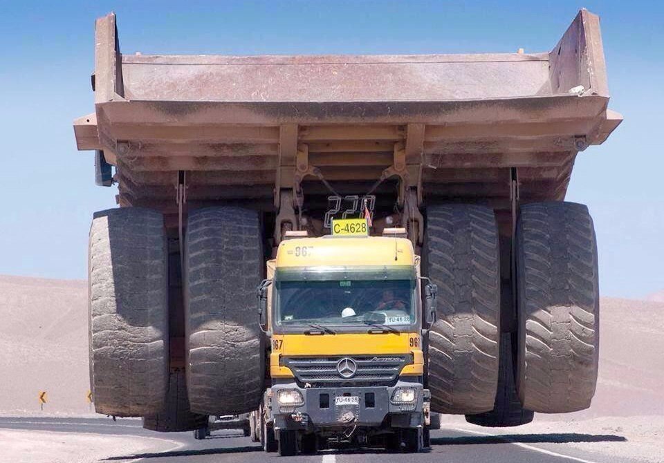 Карьерный самосвал Liebherr t282b