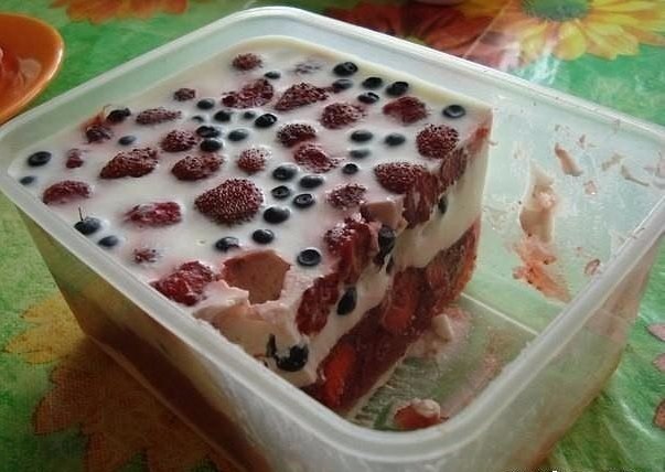 Ягодный микс в йогуртовом желе: можно даже на ночь! на 100грамм - 43.38 ккалБ/Ж/У - 3.69/0.58/5.29 ...