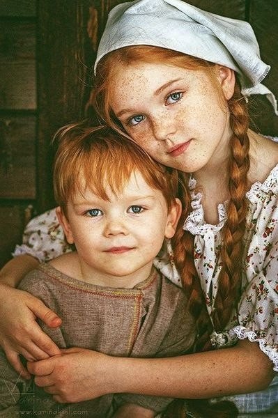 Не прячьте нежность по карманам.И не стесняйтесь доброты,Не бойтесь показаться страннымСредь ...