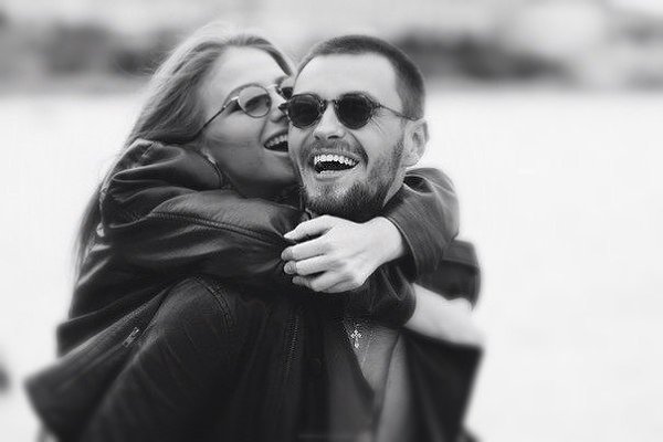 Любимых чувствуют душой. Их не встречают в жизни дважды. Им просто вместе хорошо, а расстояние ...