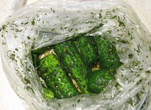 Малосольные огурчики без рассола.Огурчики получаются вкусные и хрустящие, а главное быстро! Вам ... - 4