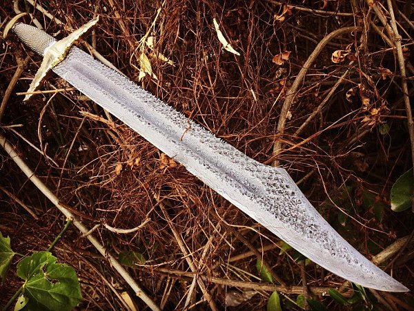 Custom Knives & Swords