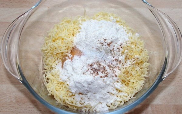 СУП С СЫРНЫМИ КЛЁЦКАМИ.ИНГРЕДИЕНТЫ: 100 гр. сыр (твердый) 1 литр бульон (овощной или куриный) 100 ... - 5