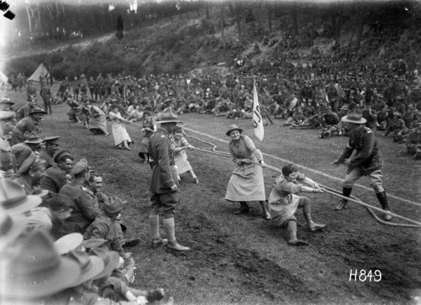 Эффект Рингельмана.В 1927 году была проведена серия очень любопытных экспериментов, результат ...