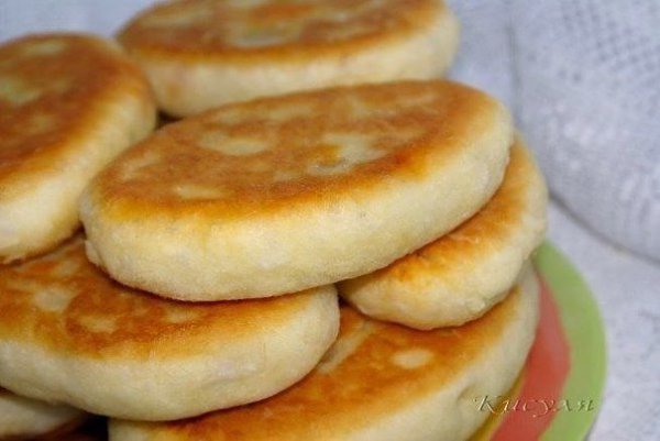 Пирожки с мясной начинкой.Ингредиенты:молоко 400 гмасло сливочное 150 гсахар 2 ст. л.соль 0,5 ч. ...