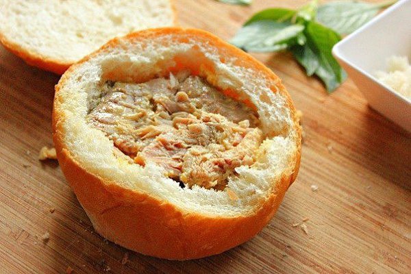 Средиземноморский сэндвич с тунцом.Оливковое масло — 3 ст. л.Винный уксус — 1 ст. л.Горчица — 1ст. ... - 8