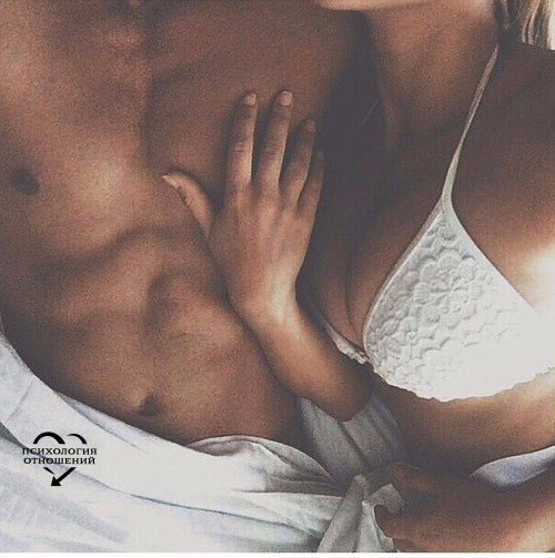 Любовь, это когда хочешь быть его женой, просыпаться с ним в круглой, заваленной подушками кровати ...