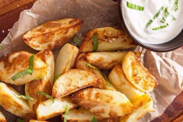 Топ-9 Самых вкусных рецептов приготволения блюд из картофеля.1. ЗАПЕЧЕННЫЙ КАРТОФЕЛЬ С ПРИПРАВАМИ И ... - 9