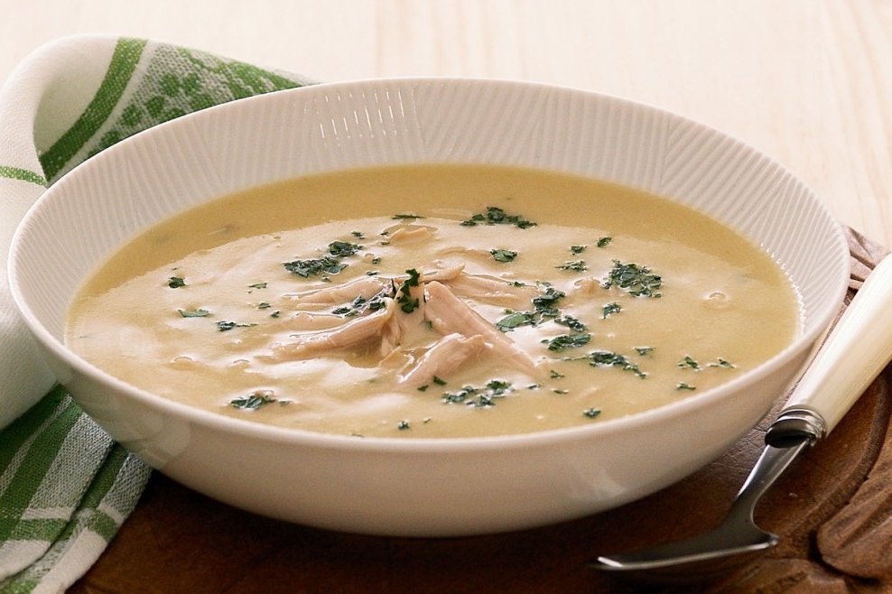 Суп-пюре из курицы. ПРОДУКТЫ: Один цыпленок (примерно 500 г мяса) 0,5 моркови 1 луковица 1 стакан ...