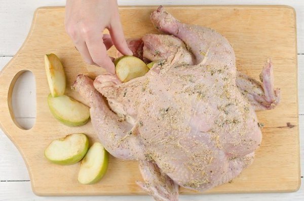 Курица с яблоками в сливочном соусе. ИНГРЕДИЕНТЫ курица 2 кг лимон 1 шт. тимьян 1 ч.л. соль 1 ст.л. ... - 6