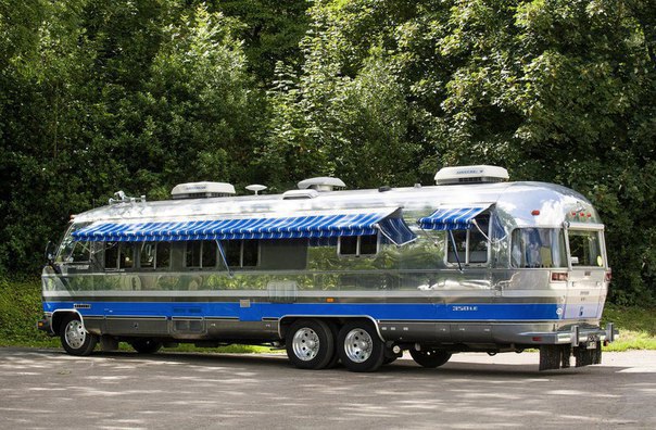 Airstream 350LE Class A Motorhome (1992).    Chevrolet. - 3