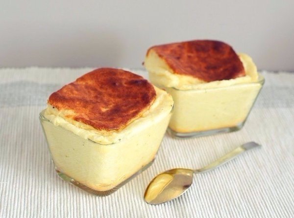Сырное суфле.Ингредиенты:Сыр — 150 гЯйца куриные — 2 шт.Масло сливочное — 50 гМука — 50 гМолоко ...