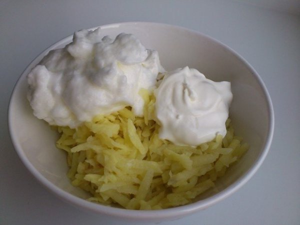 КАРТОФЕЛЬНЫЕ ДРАНИКИ С СЫРОМ.ИНГРЕДИЕНТЫ: Картофель — 4 шт. Белок яйца — 1 шт. Сметана — 2 ст. л. + ... - 3