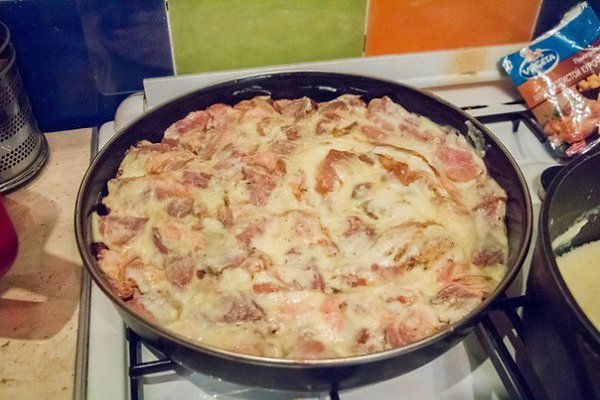 МЯСНАЯ ЗАПЕКАНКА .ИНГРЕДИЕНТЫ: Свиная шейная вырезка - 1,5 кг. Лук репчатый средних размеров - 3 шт. ... - 3