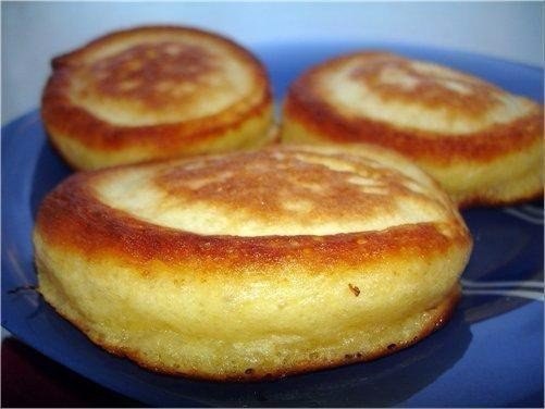 Пышные оладьи.Пышные, легкие, в меру сладкие!Ингредиенты:- 2 стакана муки- 310 мл воды- 1 чайная ...