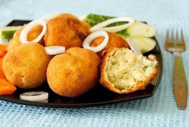 Картофельные крокеты.Ингредиенты:Картофель отварной — 500 гЯйцо — 1 шт.Манная крупа — 1 ст.л.Сливки ...