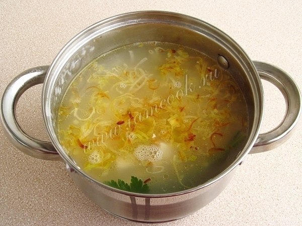 Английский куриный суп с плавленым сыром. Куриный бульон – 1 литр; Куриную грудку – 300 грамм; Рис ... - 4