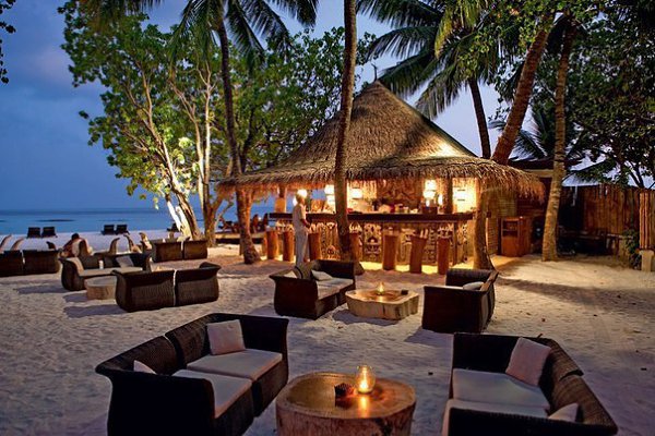  onstance Moofushi Resort  . - 8