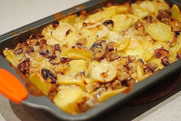 ПОДБОРКА ВКУСНЫХ ВТОРЫХ БЛЮД.Слоеное жаркоеИнгредиенты:- 0,5 кг свиного мяса- растительное масло- ... - 2