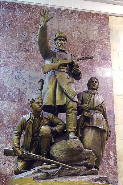 Скульптурная группа "Партизаны", ст.м. Партизанская (раньше Измайловский парк). Скульптор ...