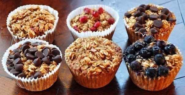 КЕКСЫ ИЗ ОВСЯНЫХ ХЛОПЬЕВ.Напеки их на выходных с разными вкусами, добавками и в течение недели балуй ...