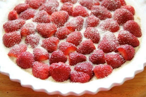 Клубничный пирог. Ингредиенты: 1,5 стакана муки 1/2 чайной ложки соли 1,5 чайной ложки разрыхлителя ... - 3