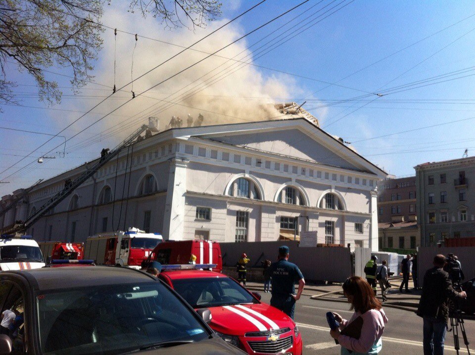 Пожар в особняке Миллера перекинулся на соседнее здание