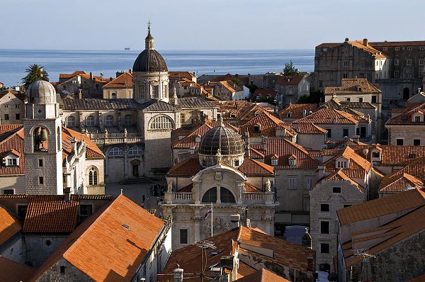 Дубровник.Дубровник (Dubrovnik) —- крупнейший хорватский город и порт в Южной Далмации, «жемчужина ... - 2