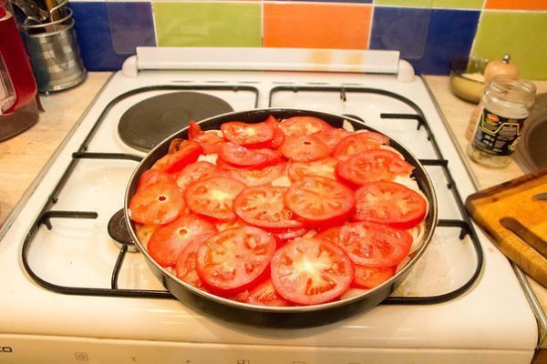 МЯСНАЯ ЗАПЕКАНКА .ИНГРЕДИЕНТЫ: Свиная шейная вырезка - 1,5 кг. Лук репчатый средних размеров - 3 шт. ... - 6