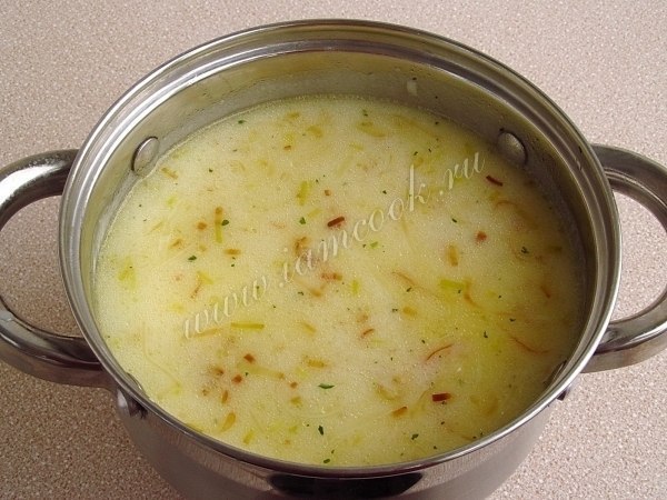 Английский куриный суп с плавленым сыром. Куриный бульон – 1 литр; Куриную грудку – 300 грамм; Рис ... - 5