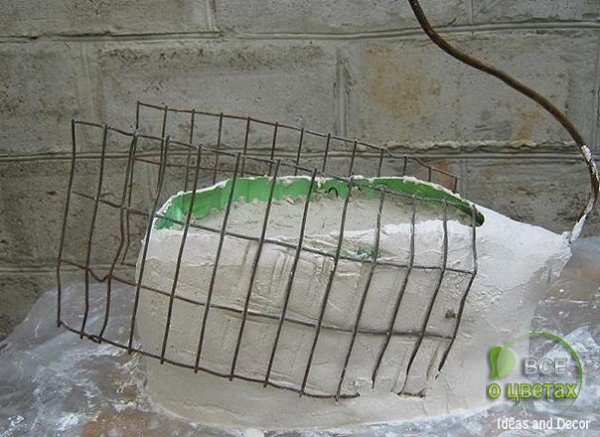 Лебедь-кашпо.Изогните прут в виде двоечки и вставьте в проделанную в пробке дырочку, зафиксировав ... - 8