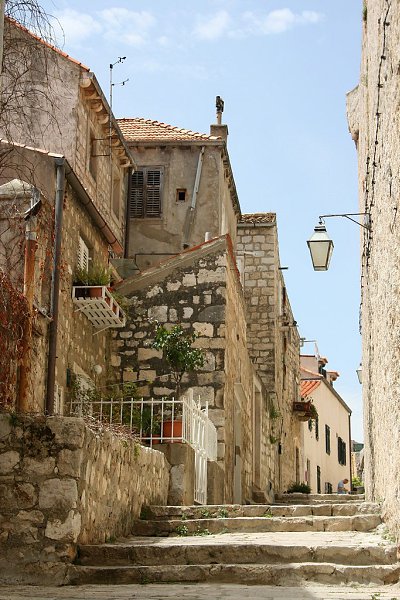 Дубровник.Дубровник (Dubrovnik) —- крупнейший хорватский город и порт в Южной Далмации, «жемчужина ...